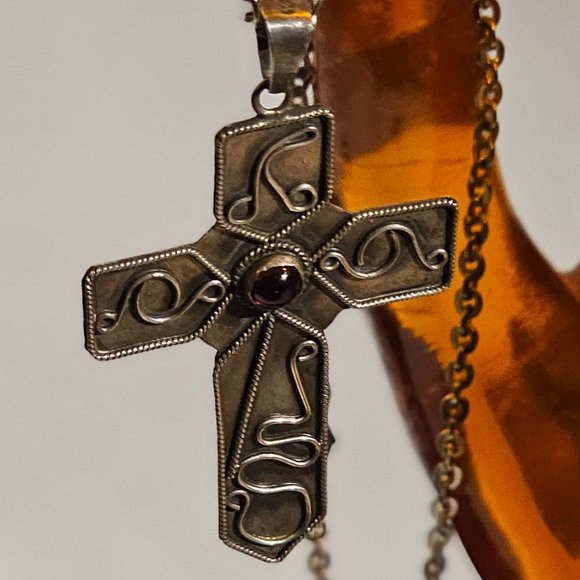 Garnet & Silver Cross - Picture 5 of 8